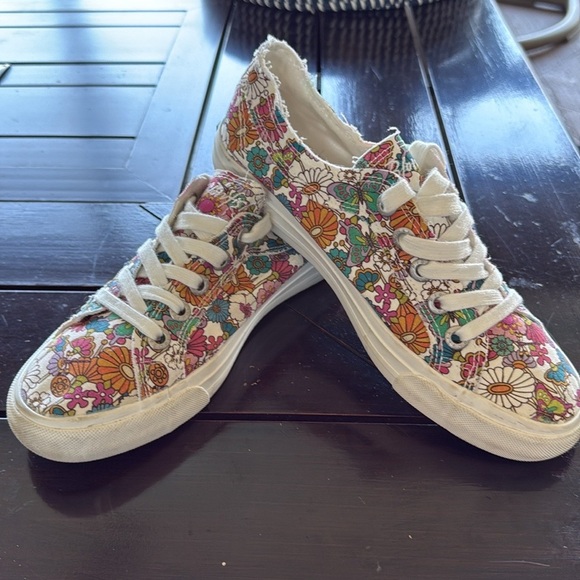 BF by Blowfish Malibu Maggi Daisy Floral Sneakers Multicolor Coquette Canvas 8.5 - Picture 7 of 13